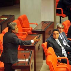 Kamer Genç'ten çirkin provakasyon