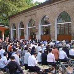 Müslümanlar camilere koştu