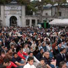 Namaz için camilere koştular (FOTO)