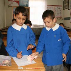 Minikler, harçlıkları ile yardım paketi hazırladı