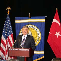 Gül, ABD'lileri incitmedi ama lafını da esirgemedi