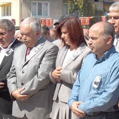 CHP'li kadın vekilden namaz şov!
