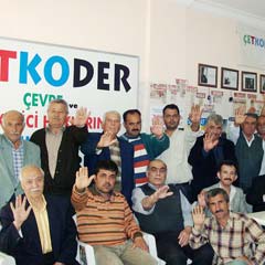 “Kredilere aldanmayın, kartlara sarılmayın”