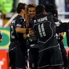 Kartal, İnönü'de farklı uçtu... (FOTO)