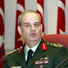 'Silah arkadaşlarına ihanet ettiler!'