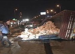 Ankara'da Tır Devrildi