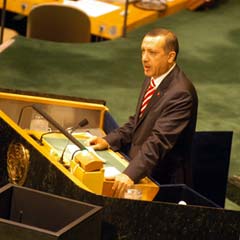 Erdoğan: İslamafobya suç sayılsın