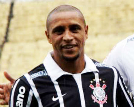 Roberto Carlos futbolu bıraktı