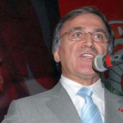 'Cumhuriyet'e lafla sahip çıkılmaz'