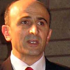 Abisi de çürükmüş!