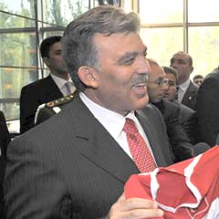 Gül, yurda döndü