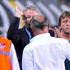 Terim'in çileden çıktığı an (VİDEO)