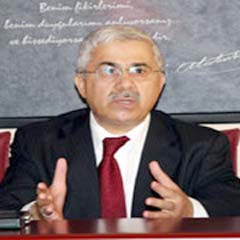 Vekil Öztürk'ten öğrencilere kırtasiye yardımı