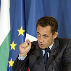 Sarkozy Rusya'yı tehdit etti