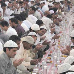 Mekke'de 12 kilometrelik iftar sofrası
