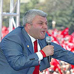 Eyvah! Tuncay Özkan siyaset okulu kurdu