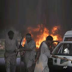 Pakistan, kritik yolu bloke etti