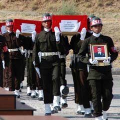 Şehit Uzman Çavuş için askerî tören