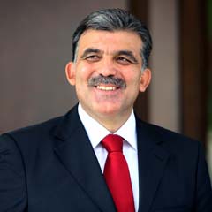 Gül, şehit ailelerine iftar verdi