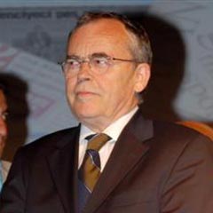 Hürriyet yazarına okur dersi