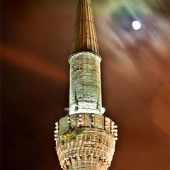 Cami Minaresinde 5 Saat