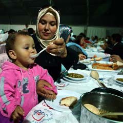 Tüm yurtta iftar sevinci