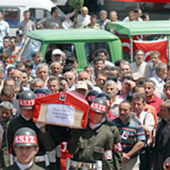 Şehitler son yolculuklarına uğurlandı