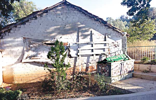 CHPli belediye ahır için türbeyi yıkacak