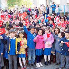 Minik öğrenciler için ilk ders zili çaldı