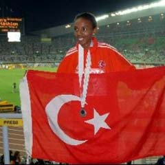 Elvan: İki madalyayla döndüğüm için mutluyum