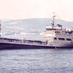 Amerikan gemisi Çanakkale'den geçti