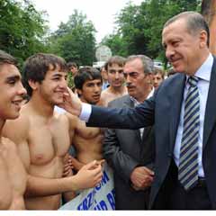 Erdoğan Rize'de, Baykal İzmir'de (FOTO)