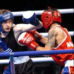 Rakibinin omzunu ısıran boksör diskalifiye oldu