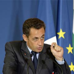 Rusya'ya bir tehdit de Sarkozy'den