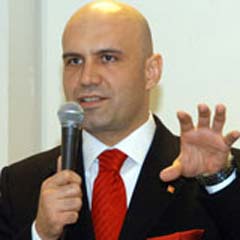 Turhan Çömez hakkında yakalama emri