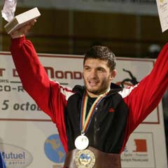 Kendileri şampiyon oldu, ülkeleri ise işgal altında