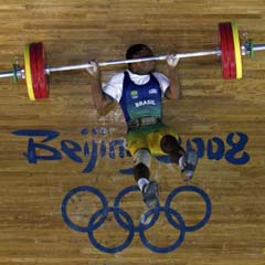 Brezilyalı halterci barın altında kaldı