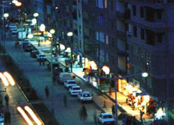 Teravihten çıkanları teröristler karşıladı