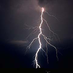 Almanya'da Yıldırım Düştü: 39 Yaralı