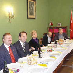 Öp papazın elini