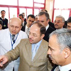 Bakan Akdağ göçükte yaralananları ziyaret etti