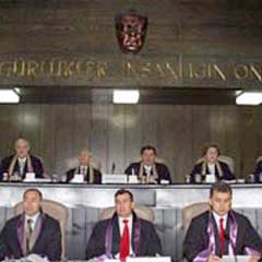 Anayasa Mahkemesi'nde böcek alarmı