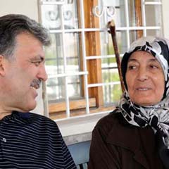 Büyükanıt'ın Gül'e sürprizi (FOTO)