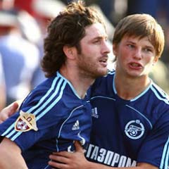 Tekke'nin kırmızı kartı Zenit'e kaybettirdi.