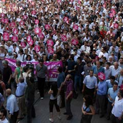 On binler Ankara'da 'darbeye hayır' dedi