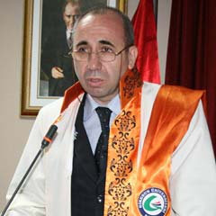 Rektörden Küçük'e: Emrinizdeyim