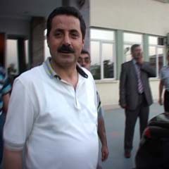 Bakan Çelik, zatürre olan babasını ziyaret etti