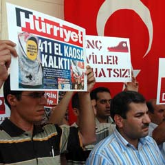 Hürriyet'e bir şok da Adana garında