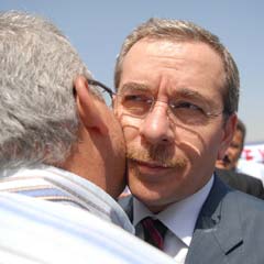 'Sayın Başbakanım' dediler, havaya girdi