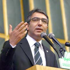 Mumcu yine bıçak altında
